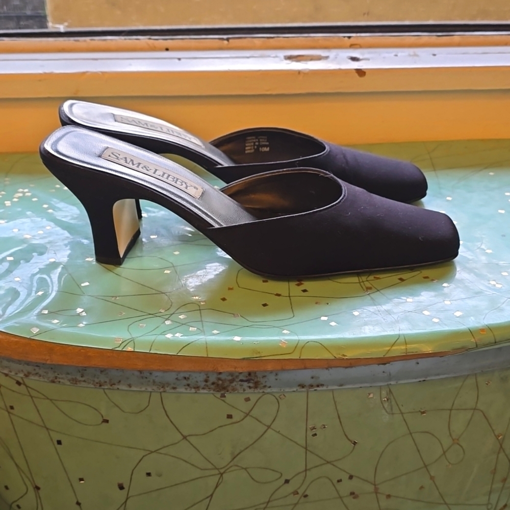 Kitten mule heel
